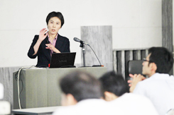 構造解析課・生出佳「材料同定のための最適化手法の応用」
